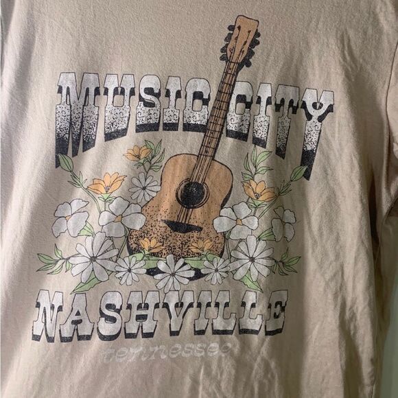 Time and Tru Small Tan Nashville‎ Destination Graphic Tee - Picture 4 of 7